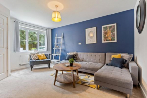 The Cosy House with Free Parking, Garden and Smart TV with Netflix by Yoko Property - Perfect for Contractors, Groups & Relocation